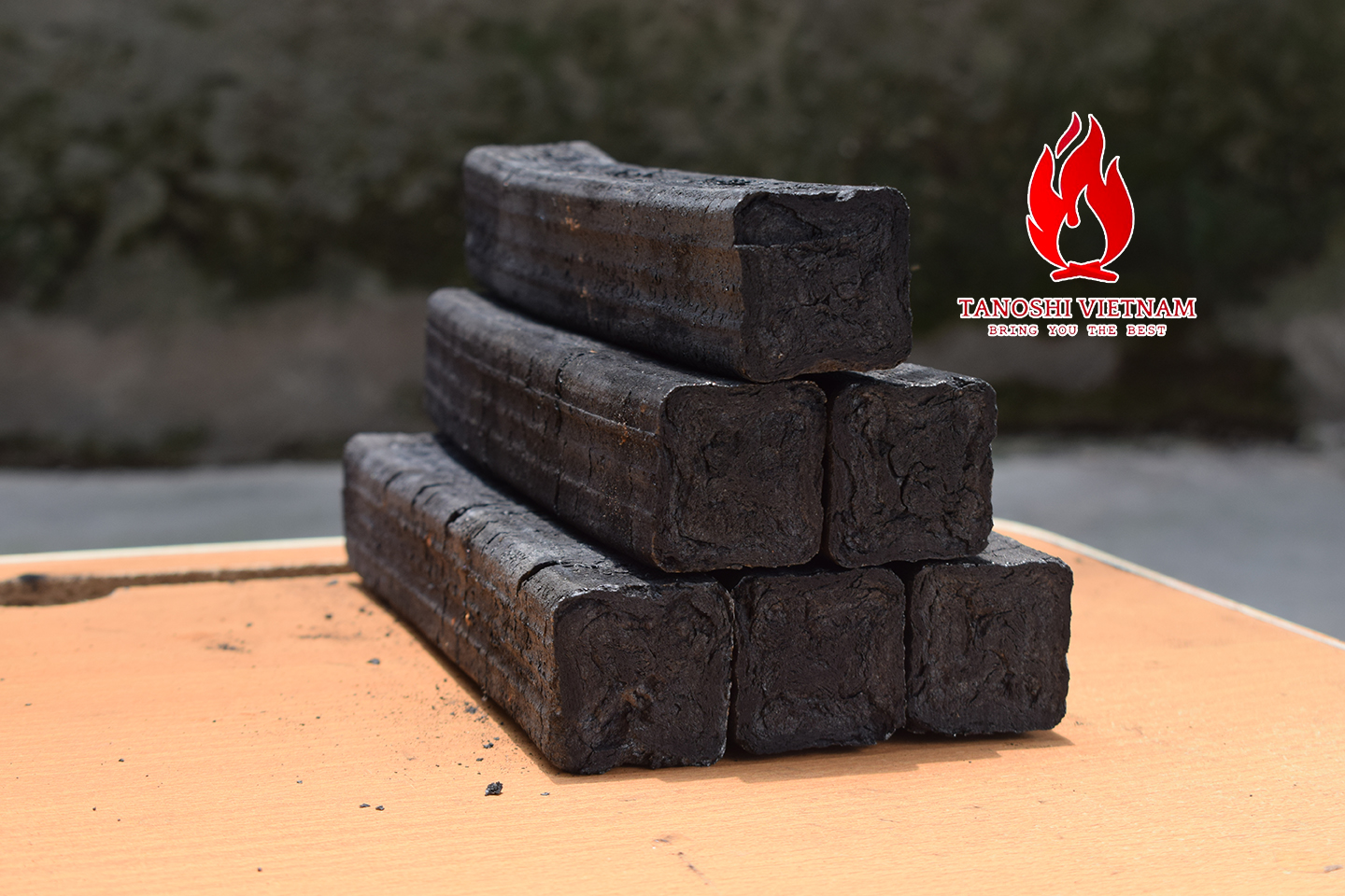 Than vuông không lỗ